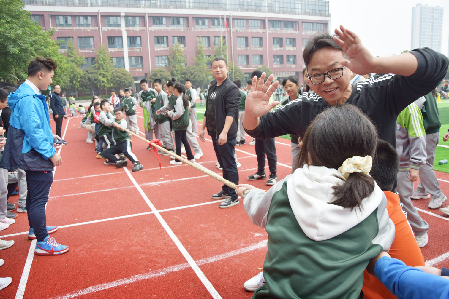 鮮衣怒馬少年時  愉景健將展雄風——記愉景學校第七屆趣味運動會